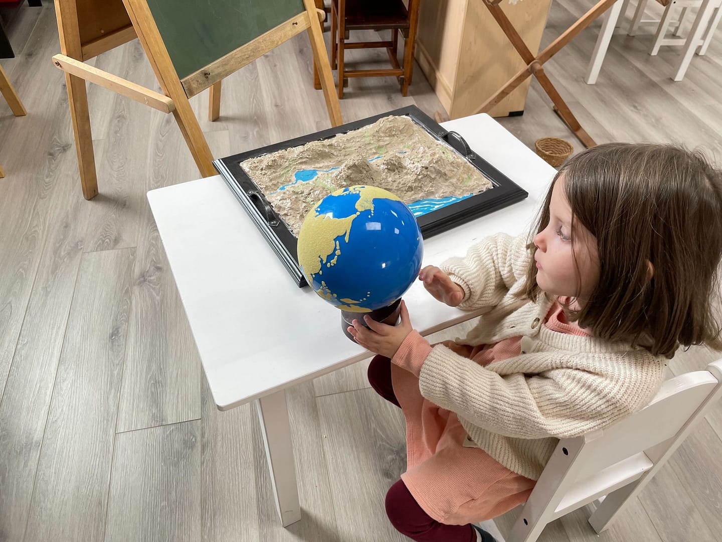 Globe and Israel