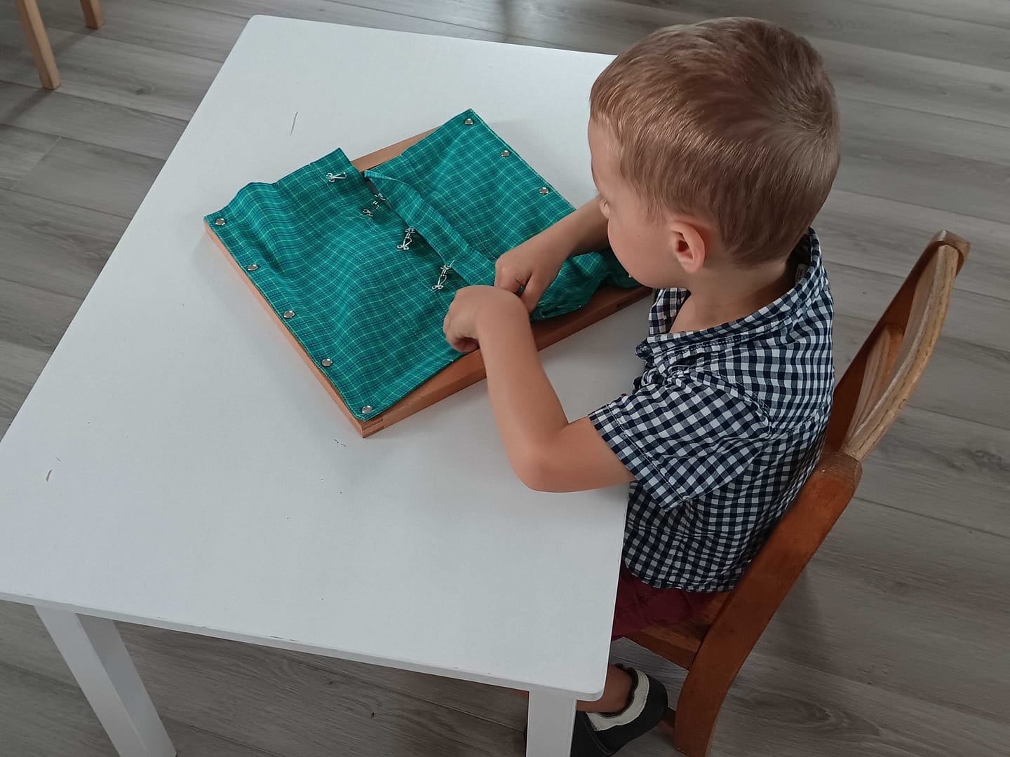 Hook and Loop Dressing Frame